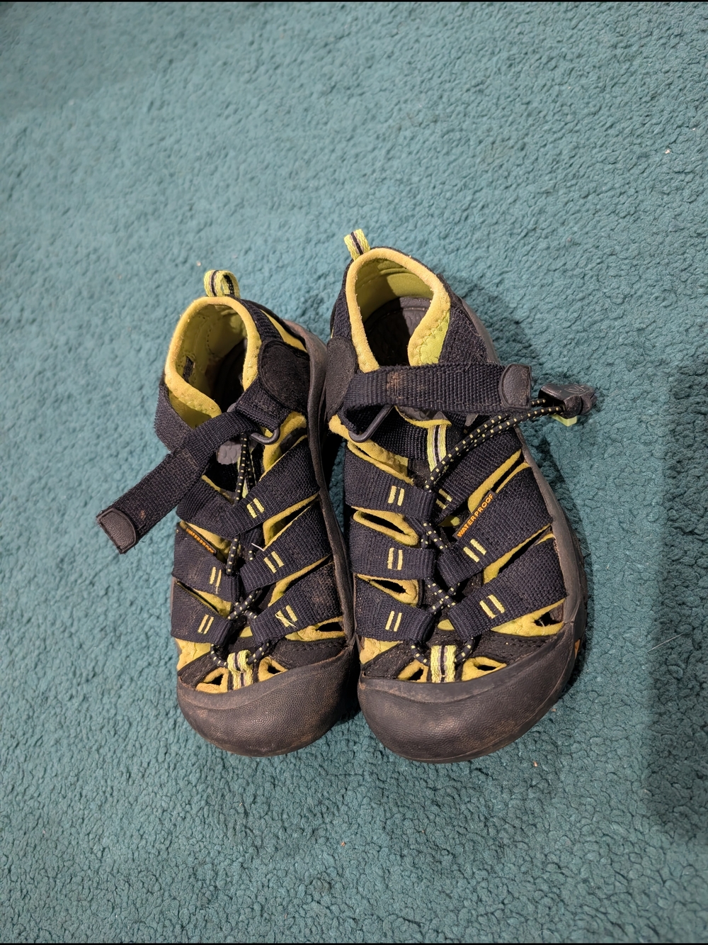Keen Kids Closed-Toe Sandals in Black and Yellow Size 13 Toddler